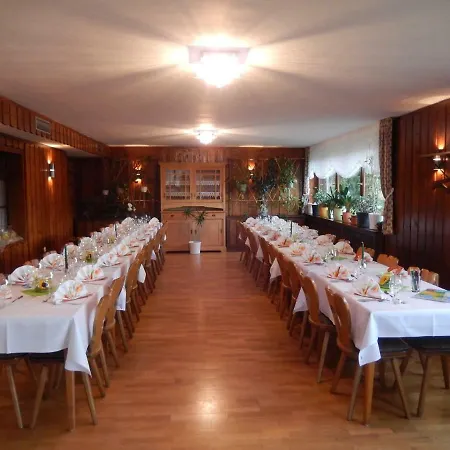 فندق Landgasthof Zum Pflug 3*